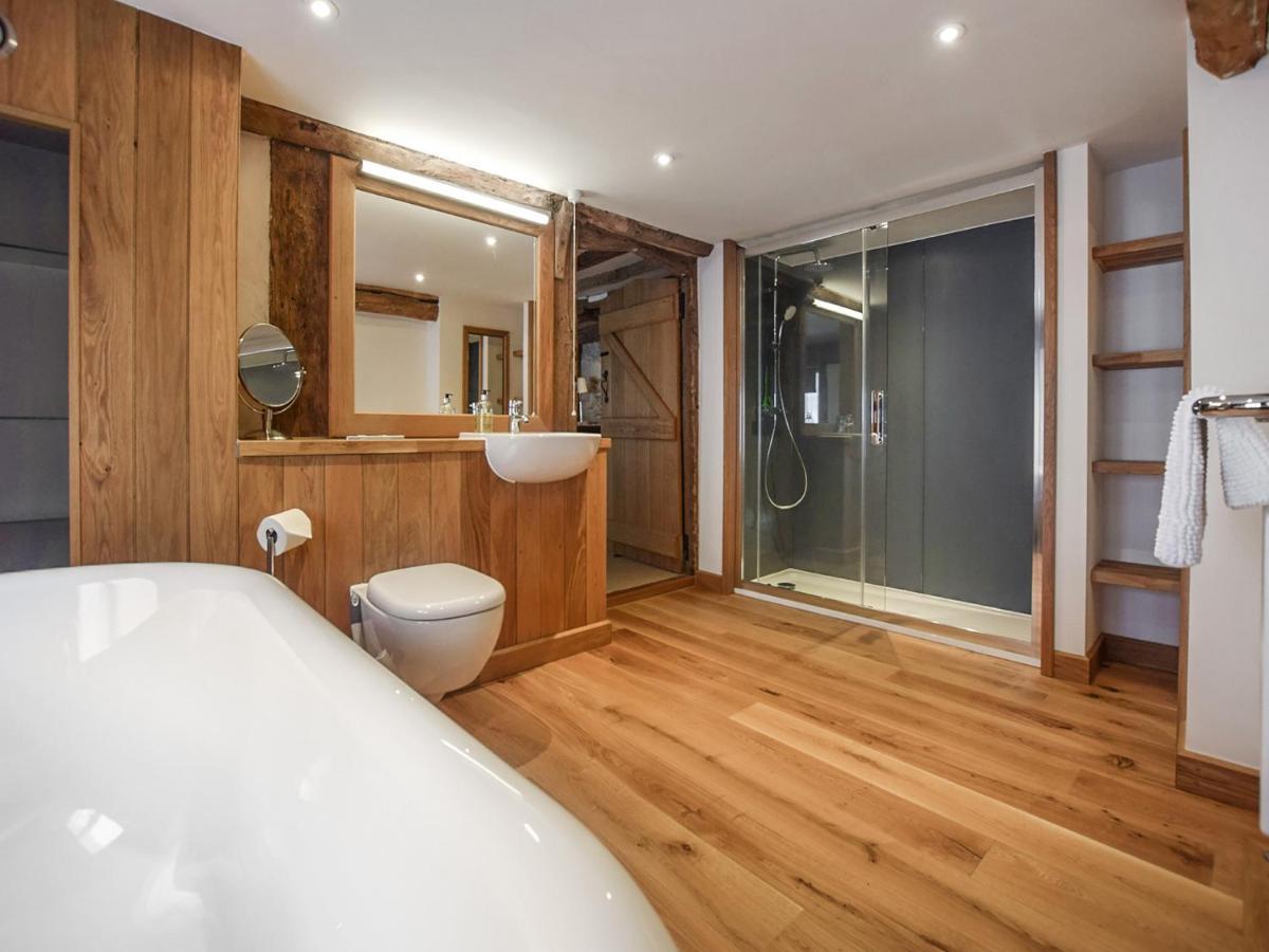 Mercia House Уинчкомб Экстерьер фото