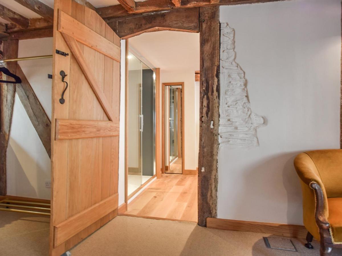 Mercia House Уинчкомб Экстерьер фото